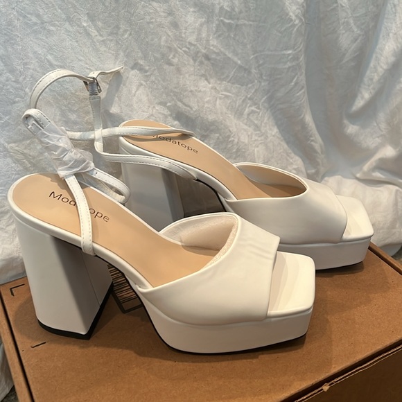 White Platform Sandal Heels - Picture 2 of 6